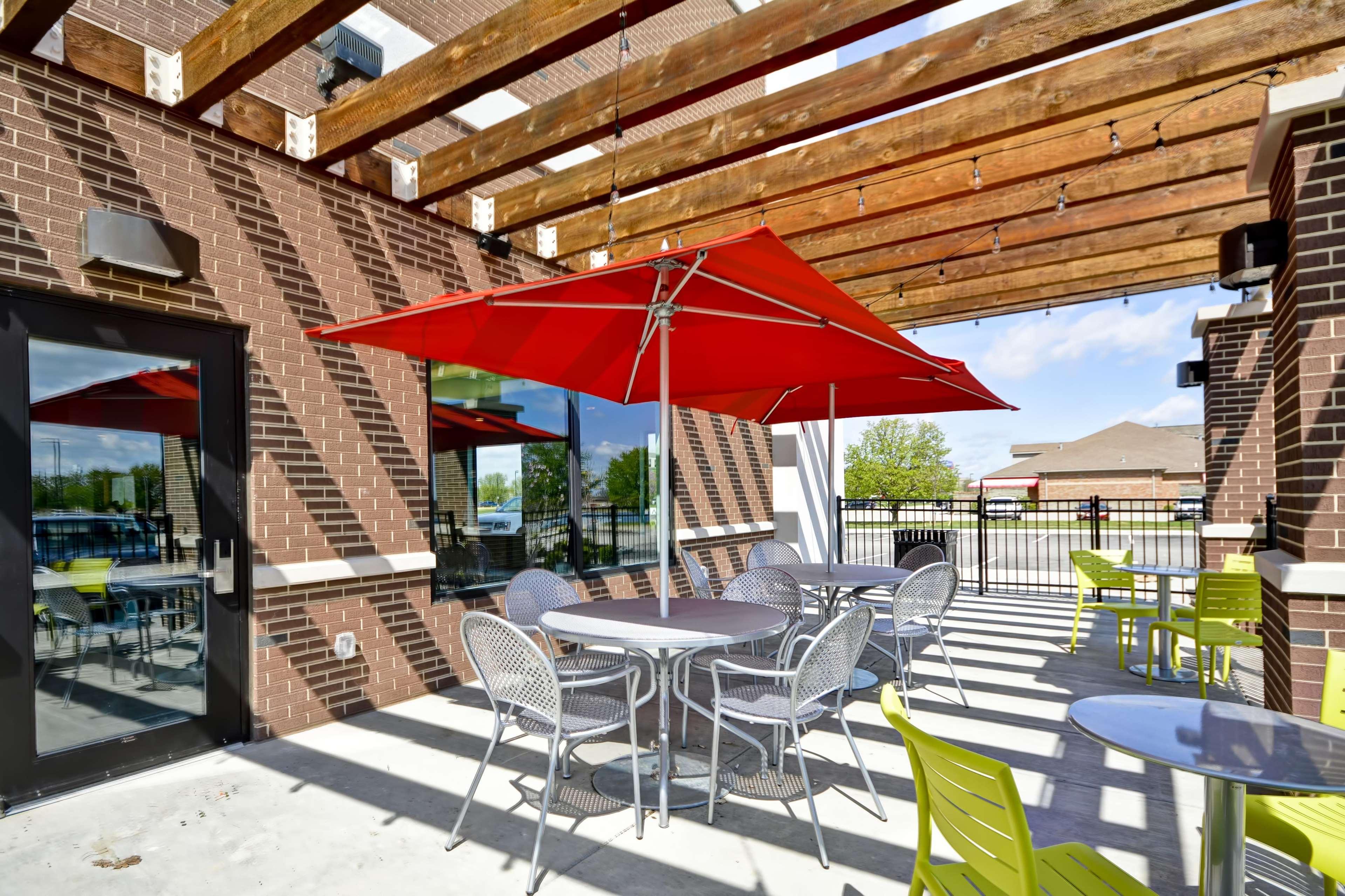 Home2 Suites By Hilton Evansville Exterior photo